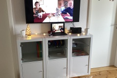 Weihnachtsgeschenke auf dem Großbildschirm
