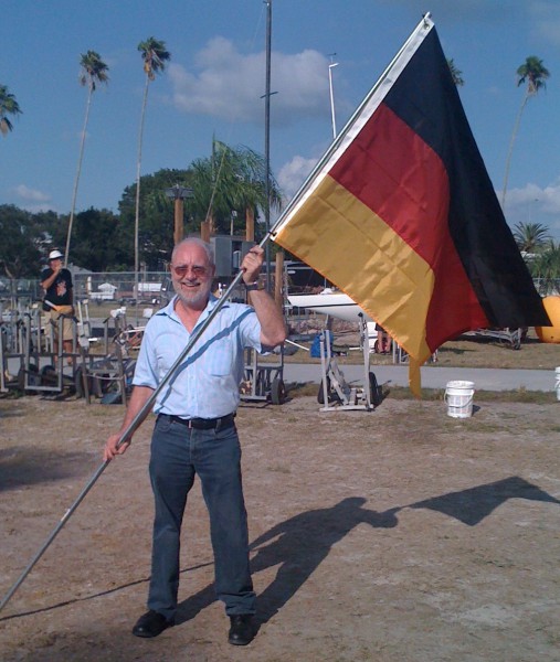 2009_11_01 Detlef mit DFlagge